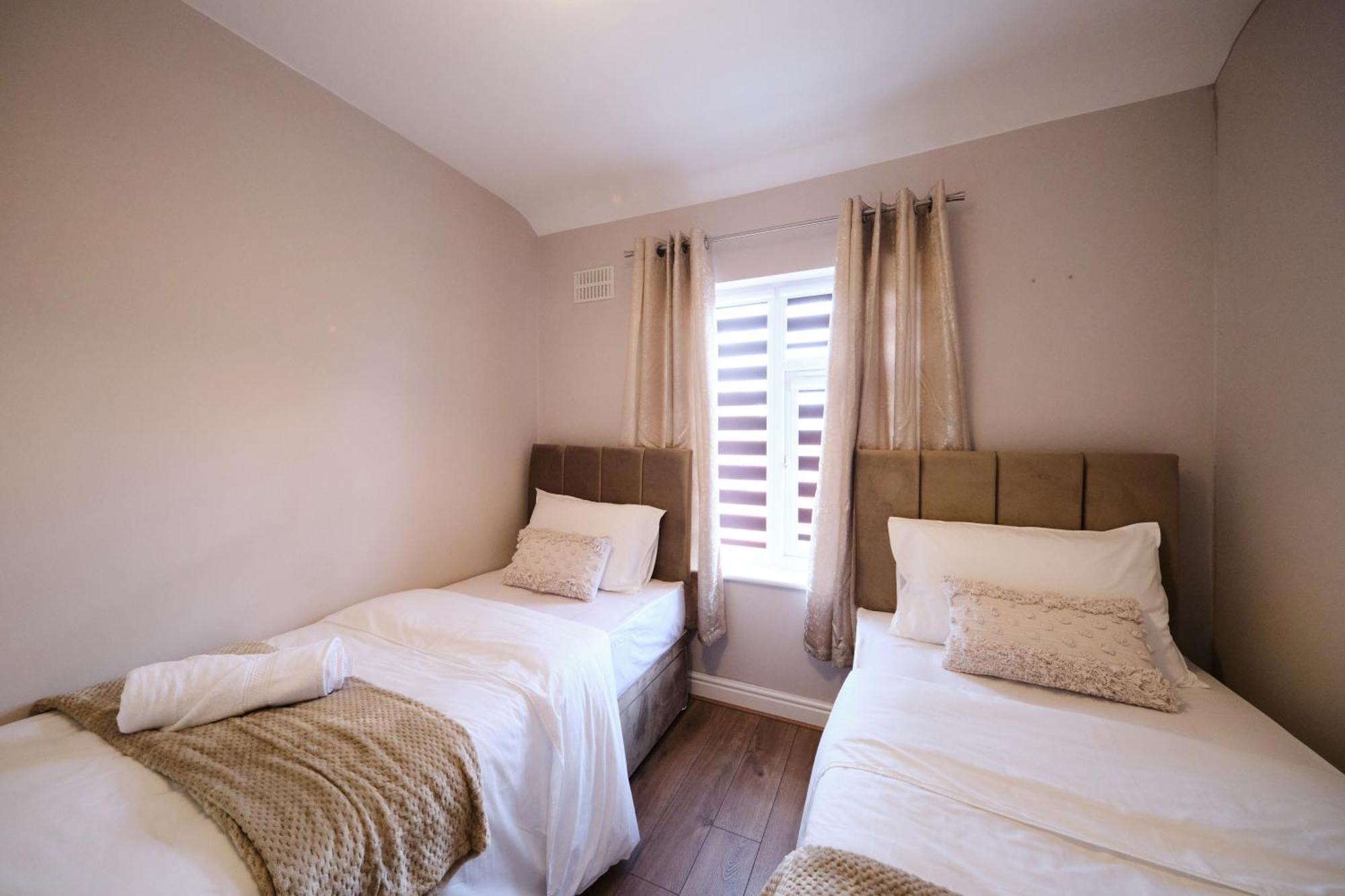Сasa de vacaciones Luxury In Near Building Society Arena And Arena Shopping Park